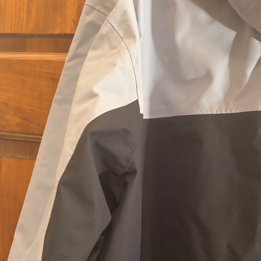 Columbia Gray and Black Ski Jacket - Picture 13 of 16